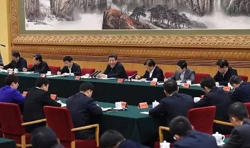 图为：2015年1月12日，中共中央总书记、国家主席、中央军委主席习近平在北京主持召开座谈会，同中央党校第一期县委书记研修班学员进行座谈并发表重要讲话。